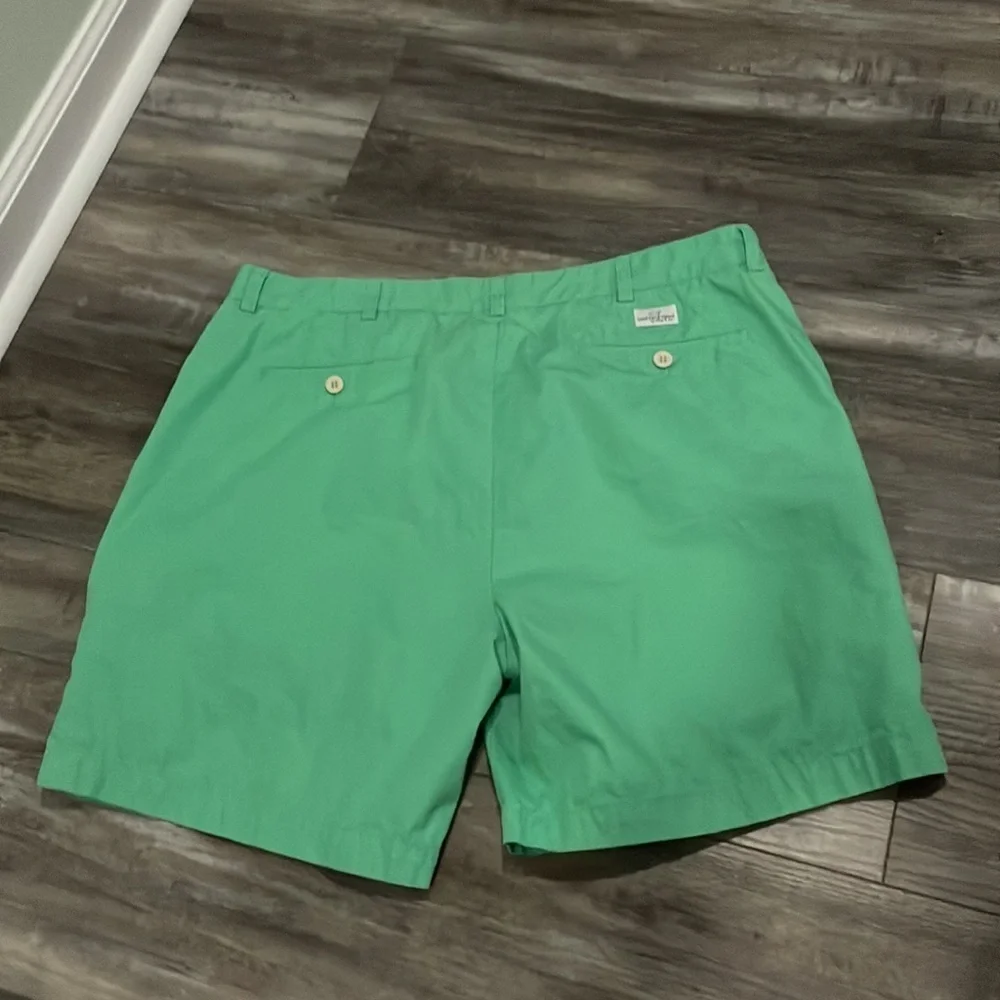 Vineyard Vines green shorts